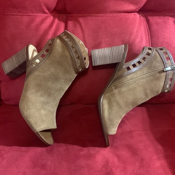 Franco Sarto Tan Suede Greenwich Open Toe Booties Size 9 - Picture 11 of 11